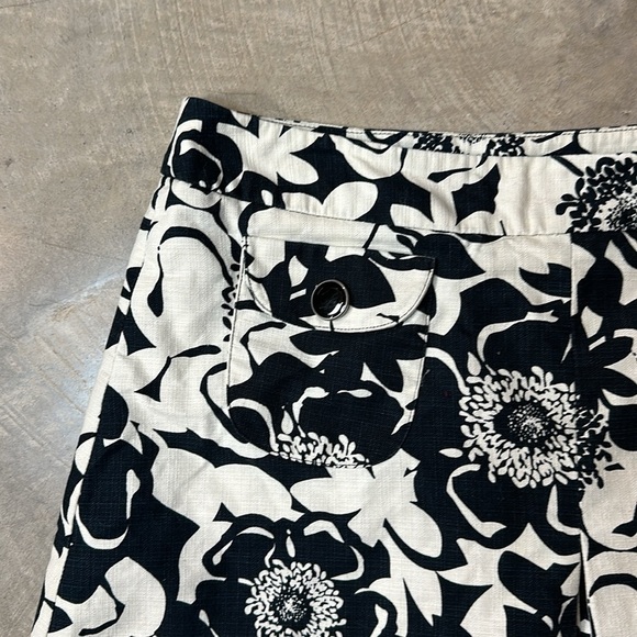 Merona Cream & Navy Floral Print Skirt w Buttoned Front Pockets Size 12 - Picture 4 of 7